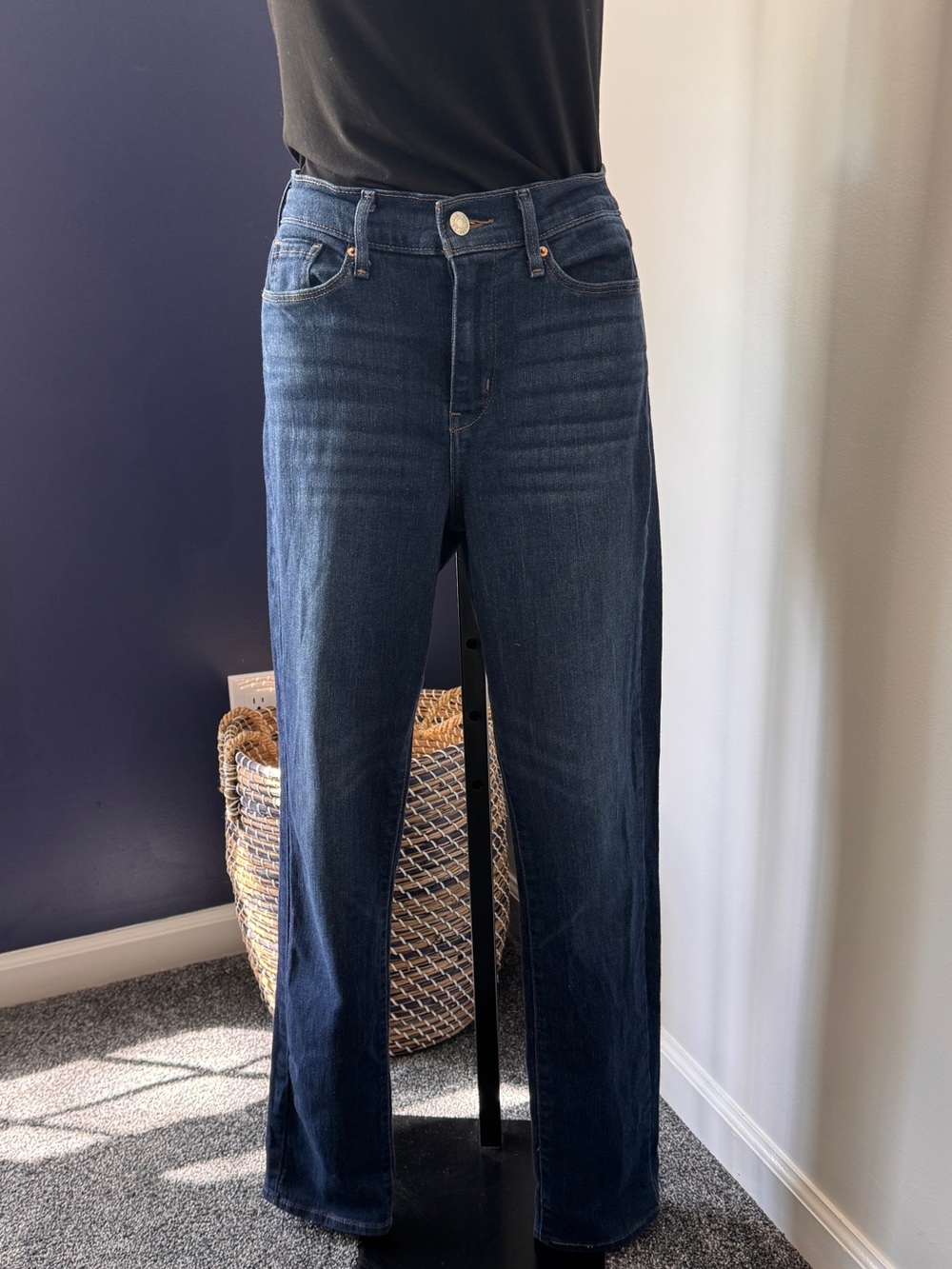 Denizen from Levi’s high rise straight jeans in dark wash.  Size 2